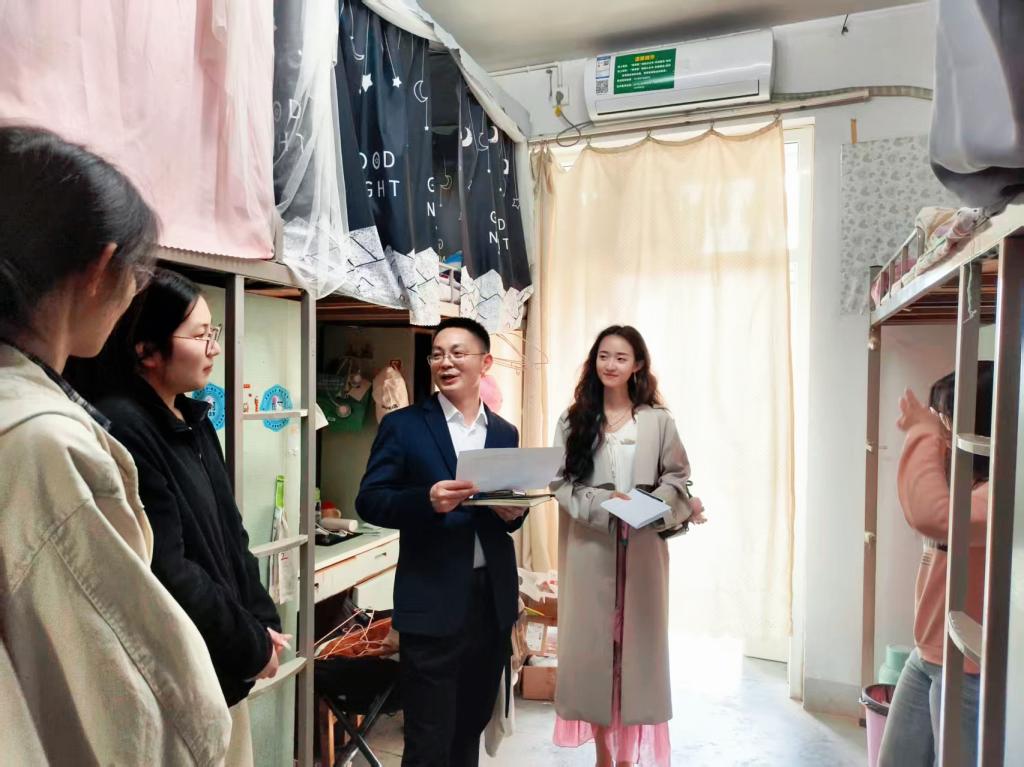 我院开展2026届毕业生宿舍走访活动