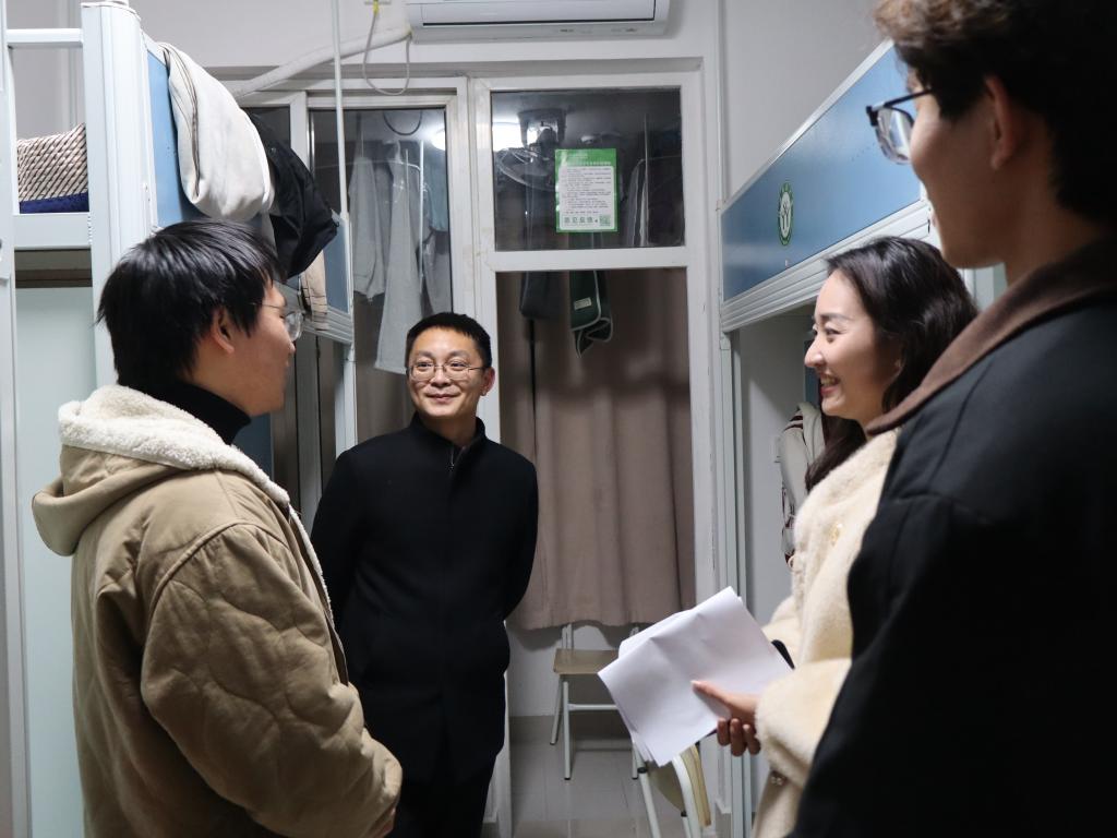 我院开展期末宿舍安全走访活动